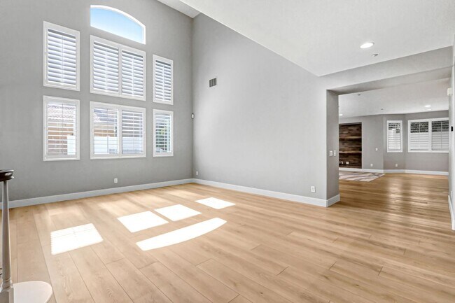 Building Photo - 4386 Bayhill Ln