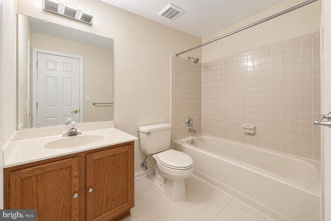 Building Photo - 382 Andover Pl