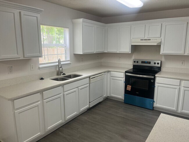 Building Photo - Available now. Great 4BR/2.5BA Home in Park Hill Place!