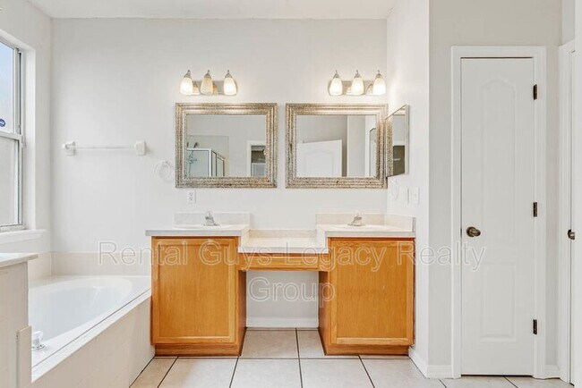 Building Photo - 402 Hearthside Ct