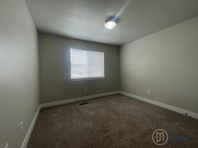 Building Photo - Cedar City Charm!