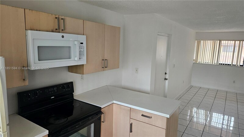 Building Photo - 2710 W 60th Pl