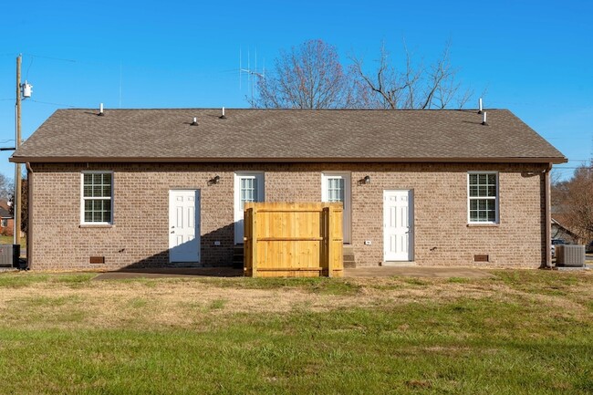 Building Photo - 1192 Meadowview Dr