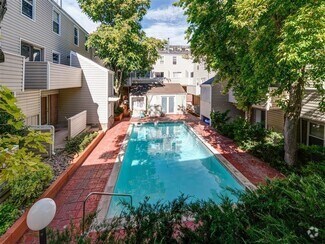 Building Photo - Updated Two Story 2 Bed 1 Bath Condo in Ce...
