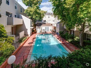 Building Photo - Two Story 2 Bed 1 Bath Condo in Central Bo...