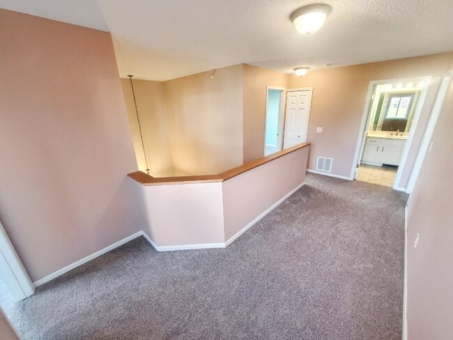 Building Photo - 3BR 2BA End unit Townhome in Stillwater
