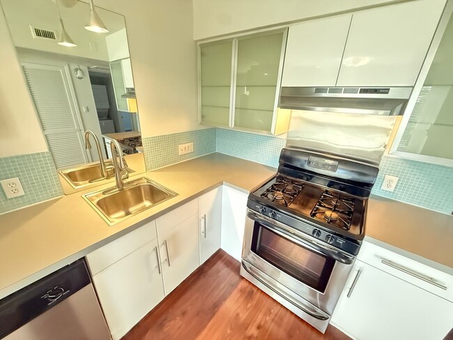 Interior Photo - River Oaks
