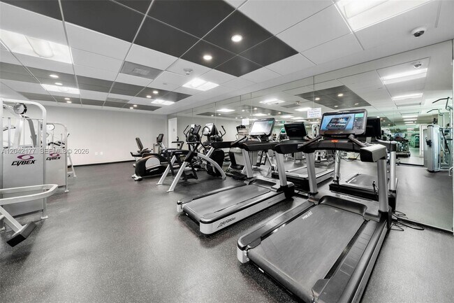 Building Photo - 2645 S Bayshore Dr