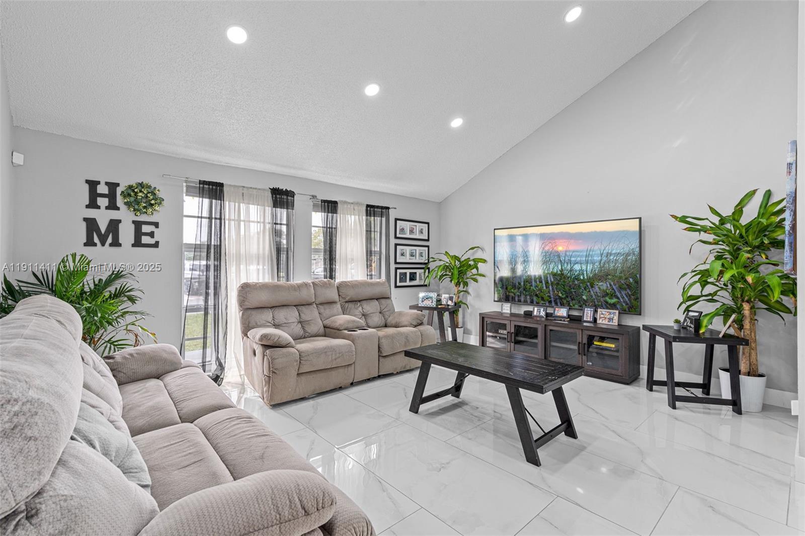 Building Photo - 8351 SW 39th Ct