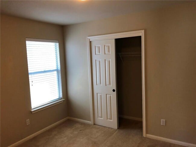 Building Photo - 4105 Meadow Bluff Way