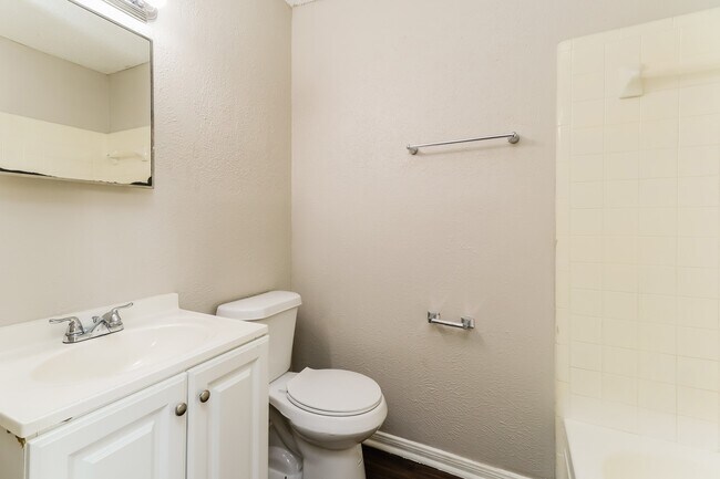 Building Photo - 7218 Wren Cir