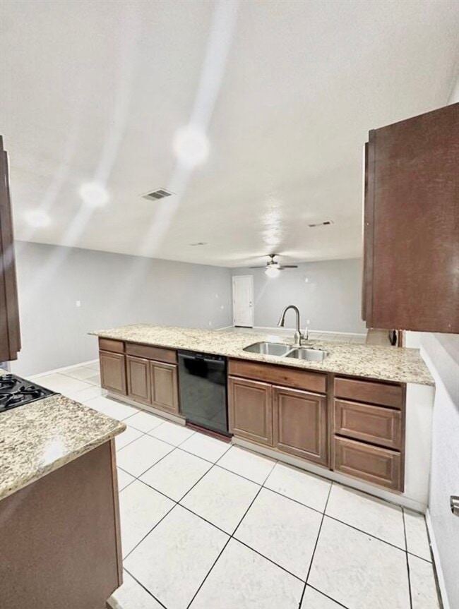 Building Photo - 16110 White Star Dr