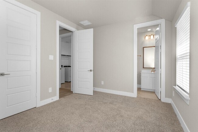 Building Photo - 2002 Bluff Oak Ct