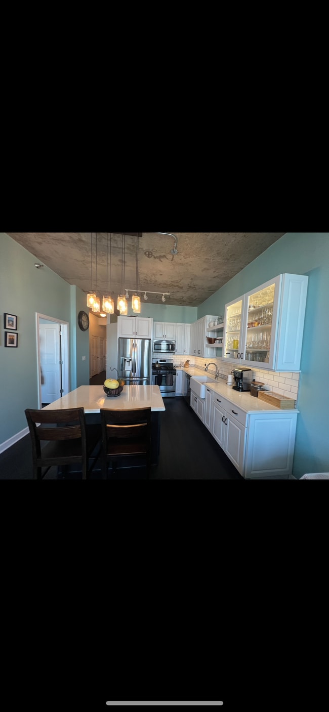 Kitchen - 1464 S MICHIGAN Ave