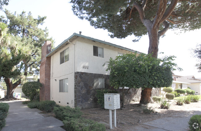 Primary Photo - 1122 Oakmont Dr