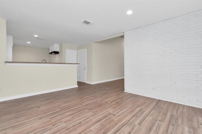 Building Photo - 1422 Hunters Park Dr