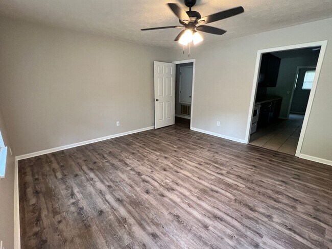 Building Photo - Hampton 1371-1373