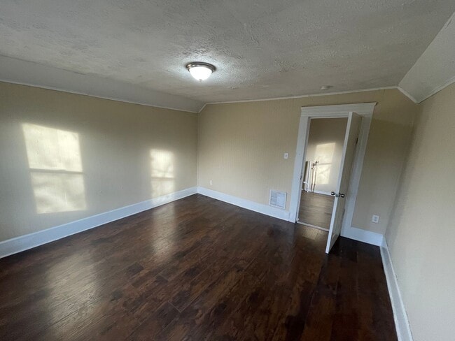 Building Photo - SECTION 8 and EDEN Accepted!! Stunning 4-Bed, 2-Bath Renovation in Lorain!!