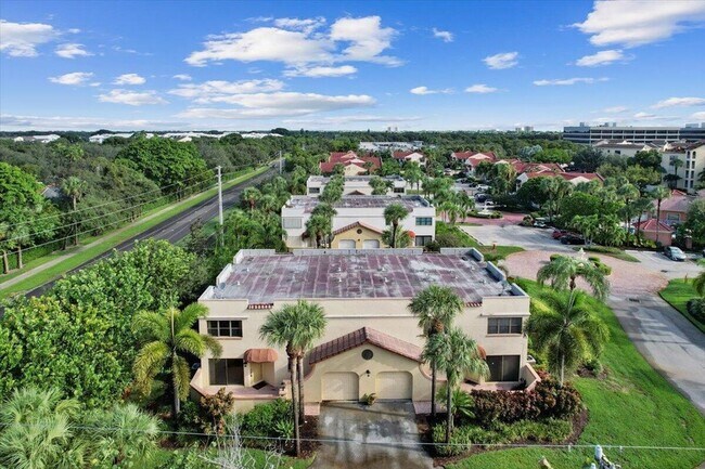 Building Photo - 41 Uno Lago Dr