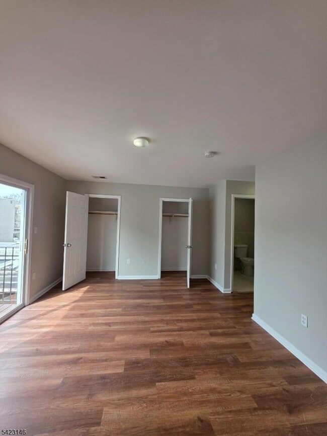 Building Photo - 290 Sussex Ave