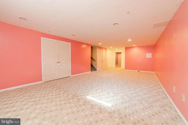 Building Photo - 651 Fawn Cir