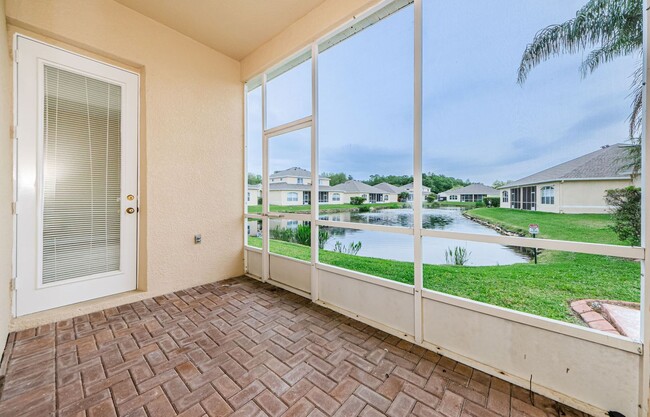 Building Photo - Beautiful 4 bedroom 3 bath townhome