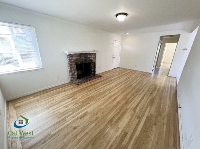 Building Photo - $3695 - 3 Bd/2 Ba Single Family Home with ...