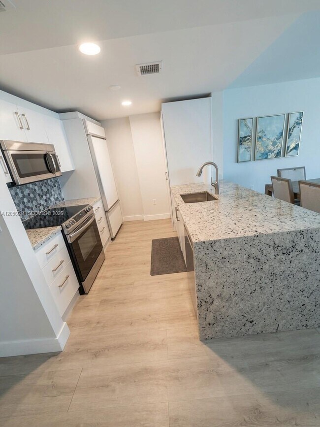 Building Photo - 10275 Collins Ave