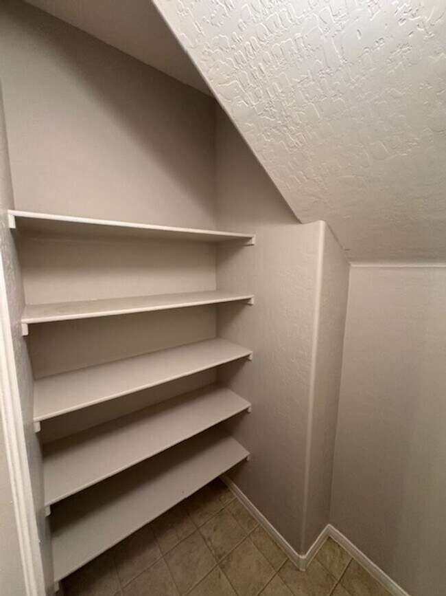 Building Photo - 3 Bedroom Home in a Gated Community! North...