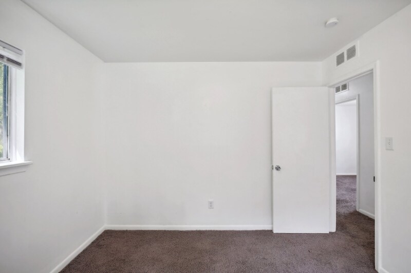 Building Photo - 10000 Stahelin Ave