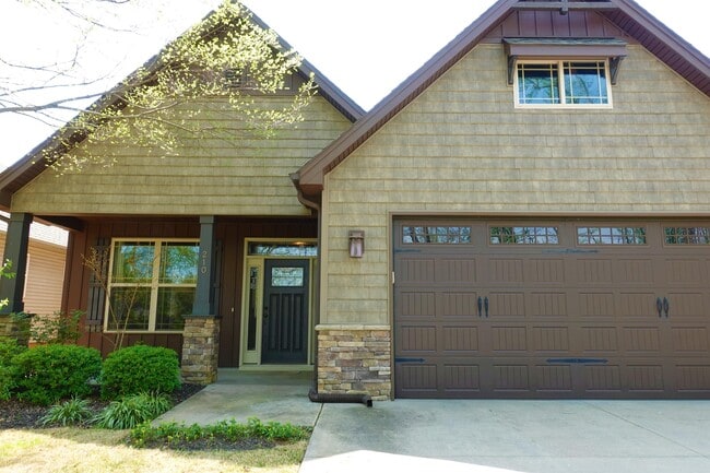 Building Photo - 210 Windthistle Dr