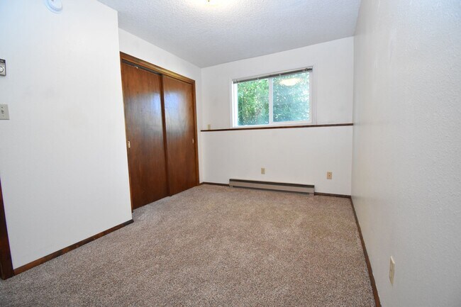 Building Photo - 2Bed 1.5Ba W/ Carport! Close to Trails, Ho...