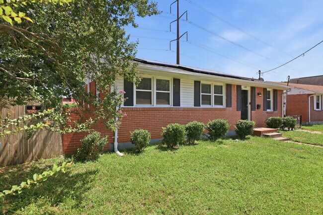 Building Photo - 1305 Yeadon Rd