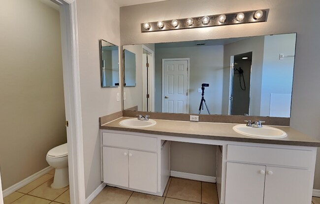 Building Photo - 817 Highland Crest Loop