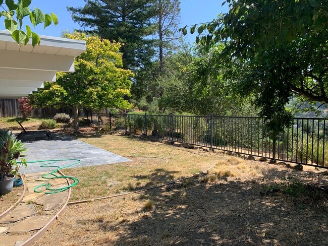 Building Photo - 5559 Greenridge Rd