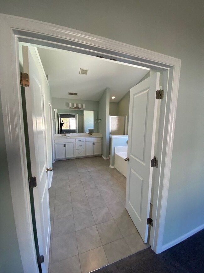 Building Photo - LEGEND OAKS DORCHESTER DISTRICT TWO SCHOOLS