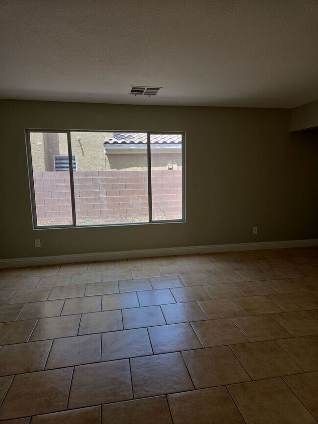Building Photo - A Fabulous 4 Bedroom Home in Peccole Ranch