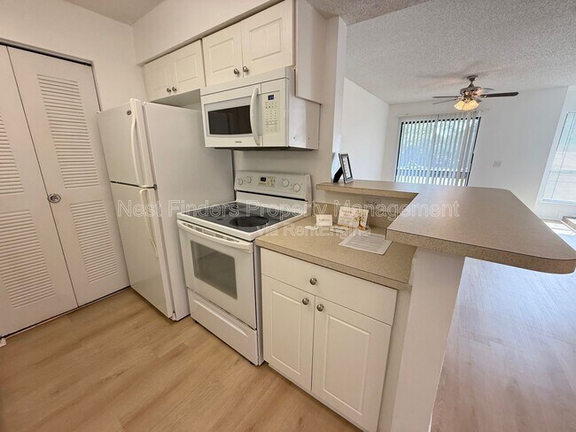 Building Photo - 10200 Belle Rive Blvd