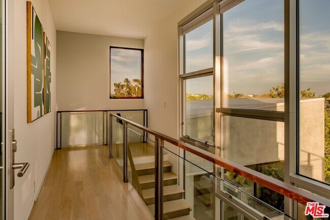 Building Photo - 3218 Maplewood Ave