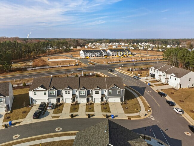 Building Photo - 153 Leo St