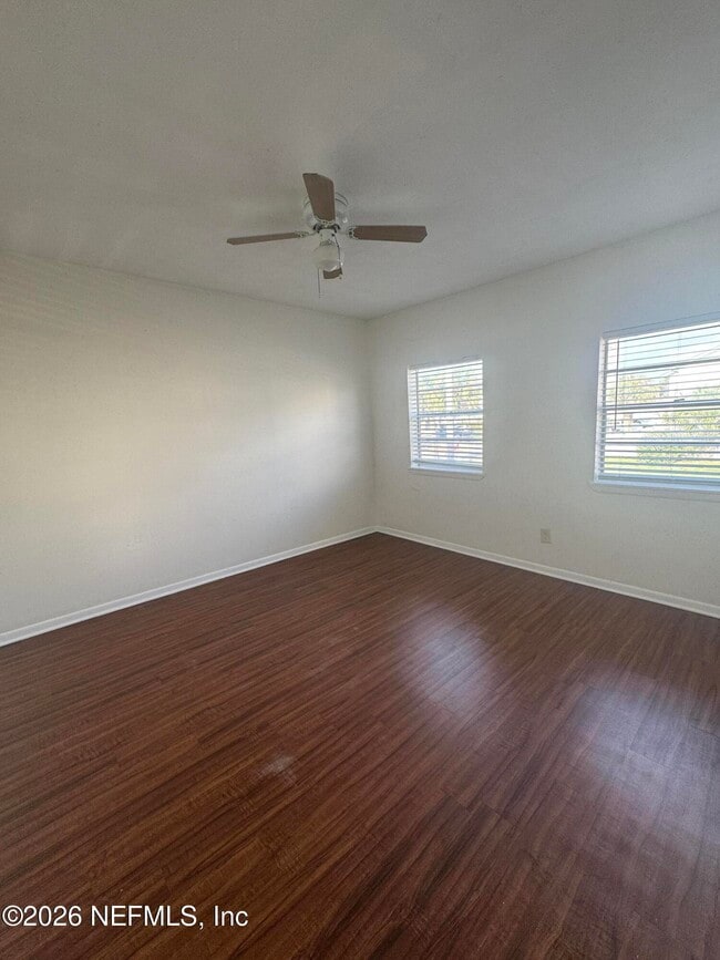 Building Photo - 210 13th Ave N