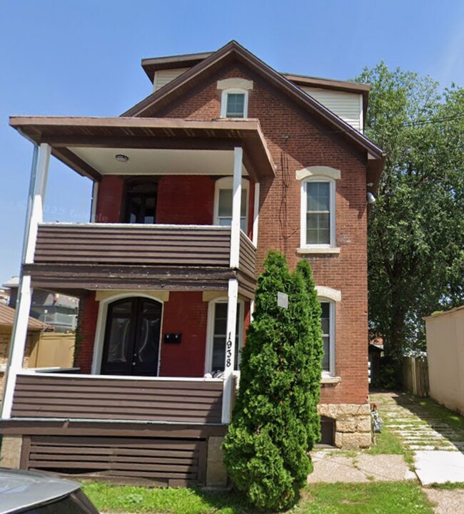 Building Photo - 1938 Washington St