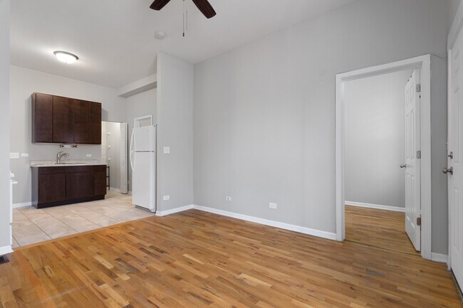 Building Photo - 1532 W 18th Pl