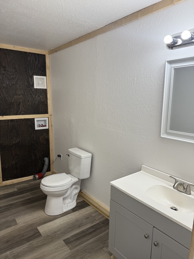 Building Photo - 2881 Elvira Ave