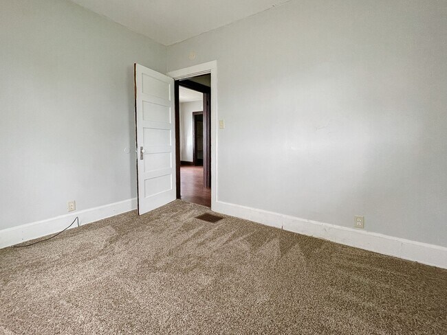 Building Photo - Pet-Friendly 2 Bedroom Home Near Downtown Muncie! W/D Hookups!