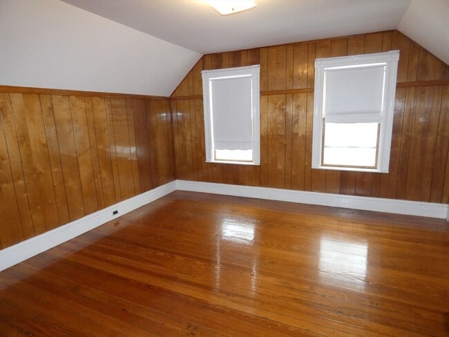 Building Photo - 58 Monument St