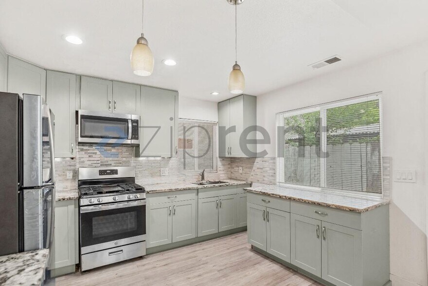 Building Photo - 34497 Salinas Pl