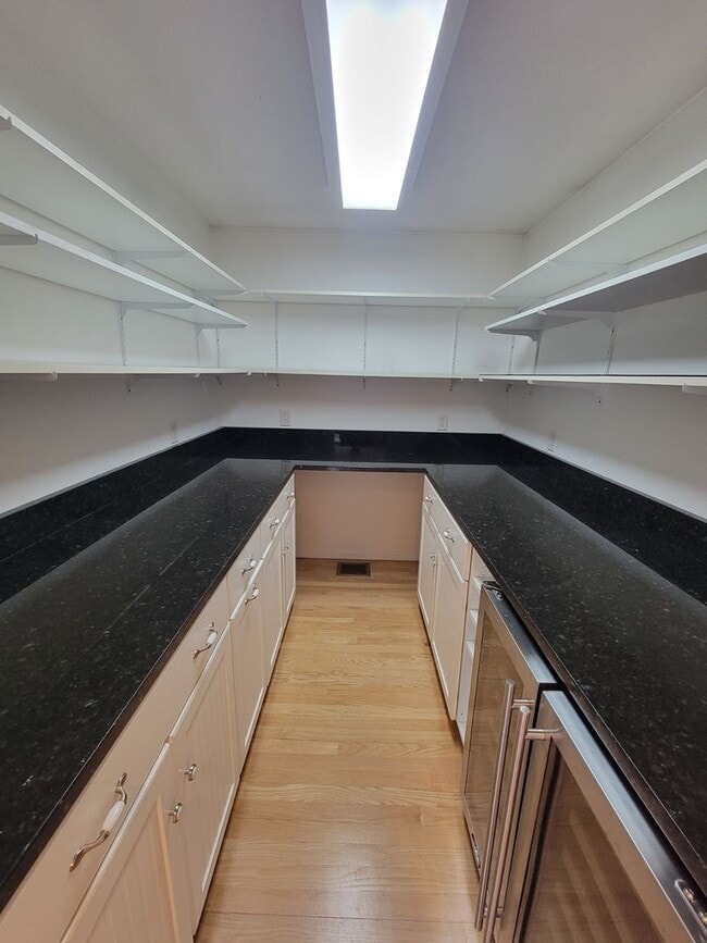 Building Photo - Beautiful Single-Family Home Litchfield NH for Rent