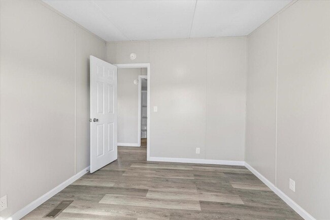 Building Photo - 217 Wesley Dr