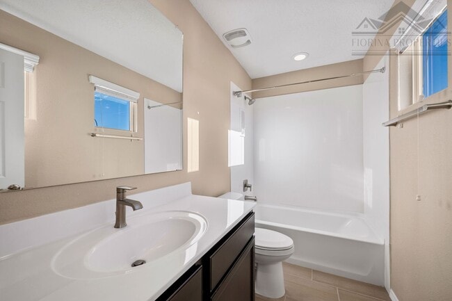 Building Photo - 1 MO. FREE RENT! Gorgeous Corner-Lot Townhouse with Mountain Views